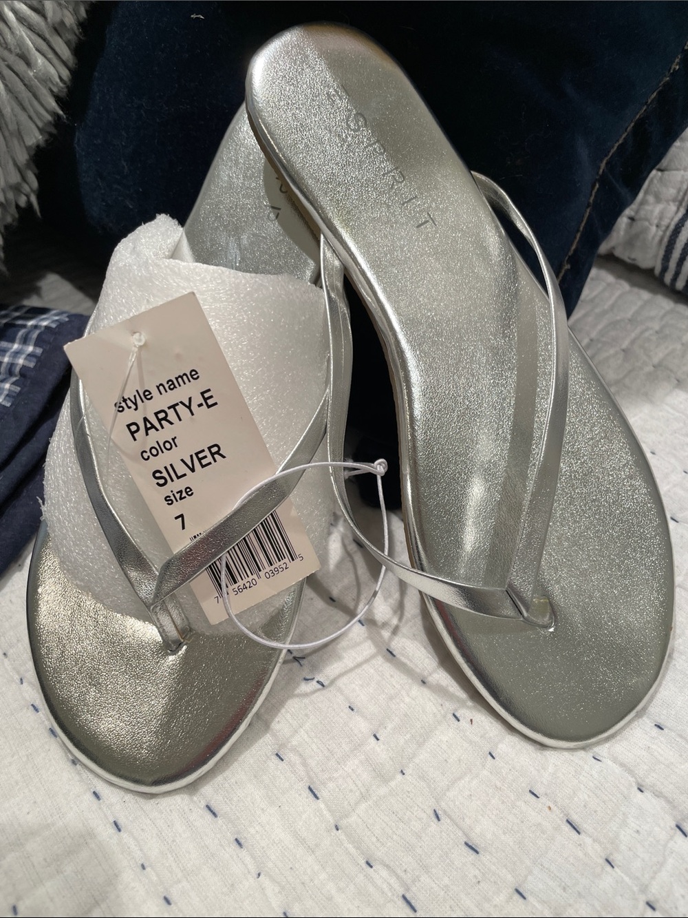 E SPRIT Party-E Shiny Silver Women's Flip Flop Sandals NWT Size 7